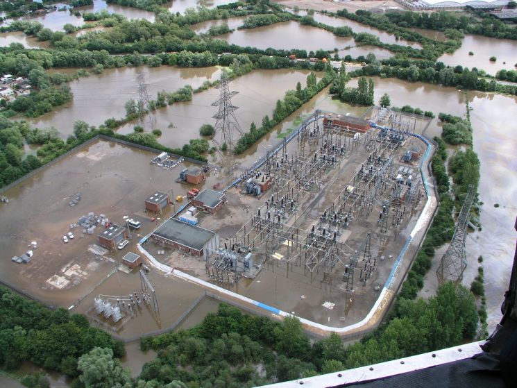 Walham power station during the floods 2007 (Gloucestershire Police Archives URN 2489) .